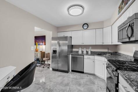 33 Mariners Cove Freehold NJ 07728