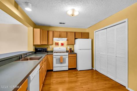 28 Madison Court Tinton Falls NJ 07712