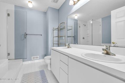 28 Madison Court Tinton Falls NJ 07712