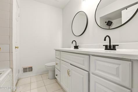623 Woodbine Lane Lakewood NJ 08701