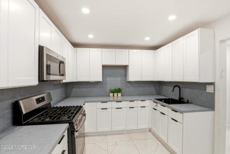 623 Woodbine Lane Lakewood NJ 08701