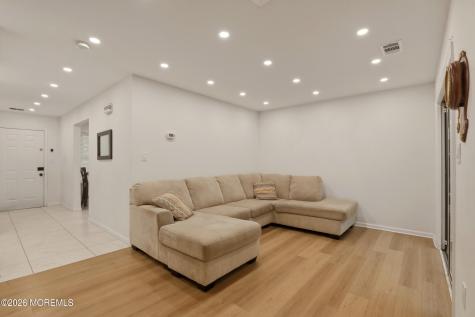 623 Woodbine Lane Lakewood NJ 08701