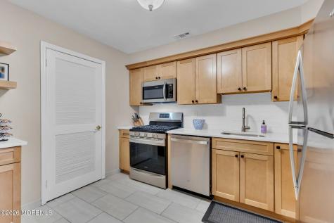 2102 Buckingham Circle Middletown NJ 07748