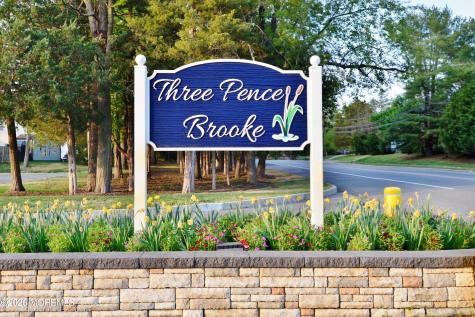 8 Colonial Court Jackson NJ 08527