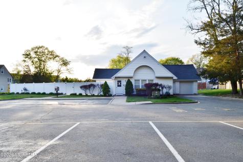 8 Colonial Court Jackson NJ 08527