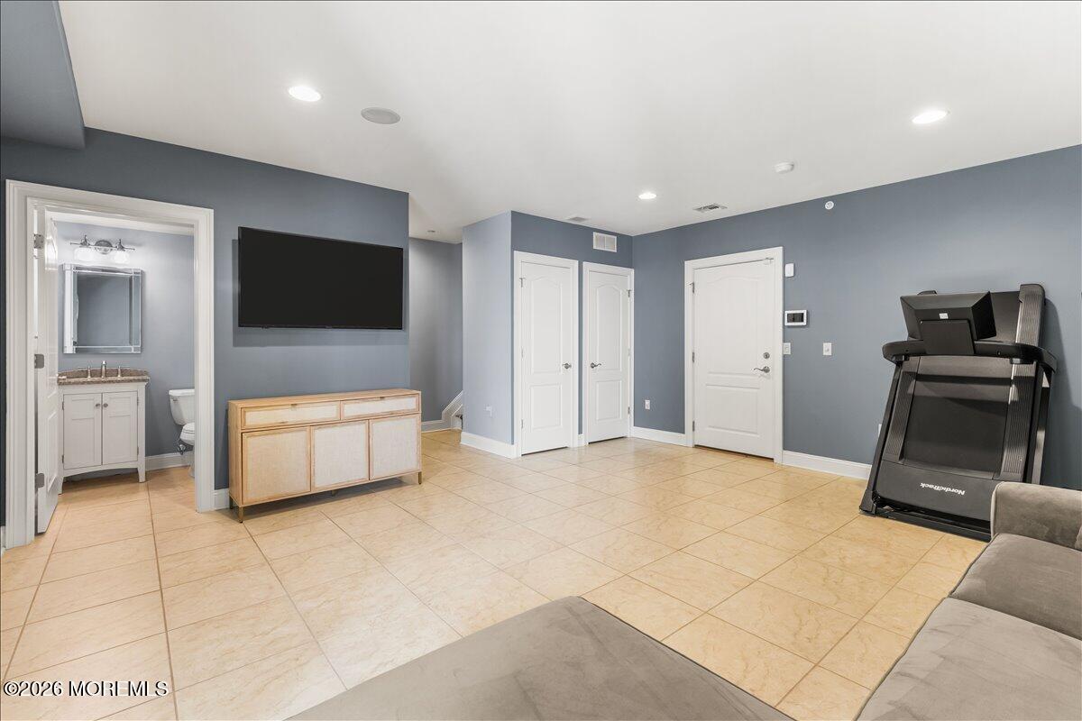 31 White Oak Lane Aberdeen NJ 07747