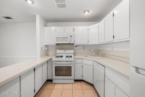 8 Lafayette Court North Brunswick NJ 08902