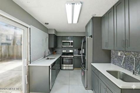 147 Stratford Place Lakewood NJ 08701