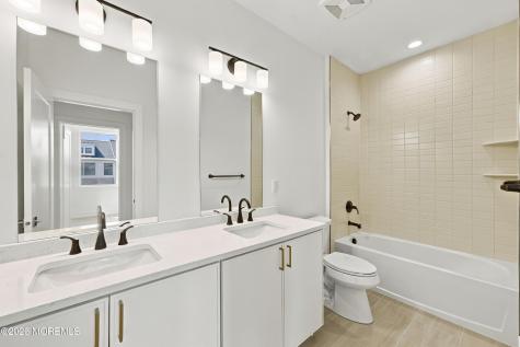 68 Augustus Drive Middletown NJ 07748