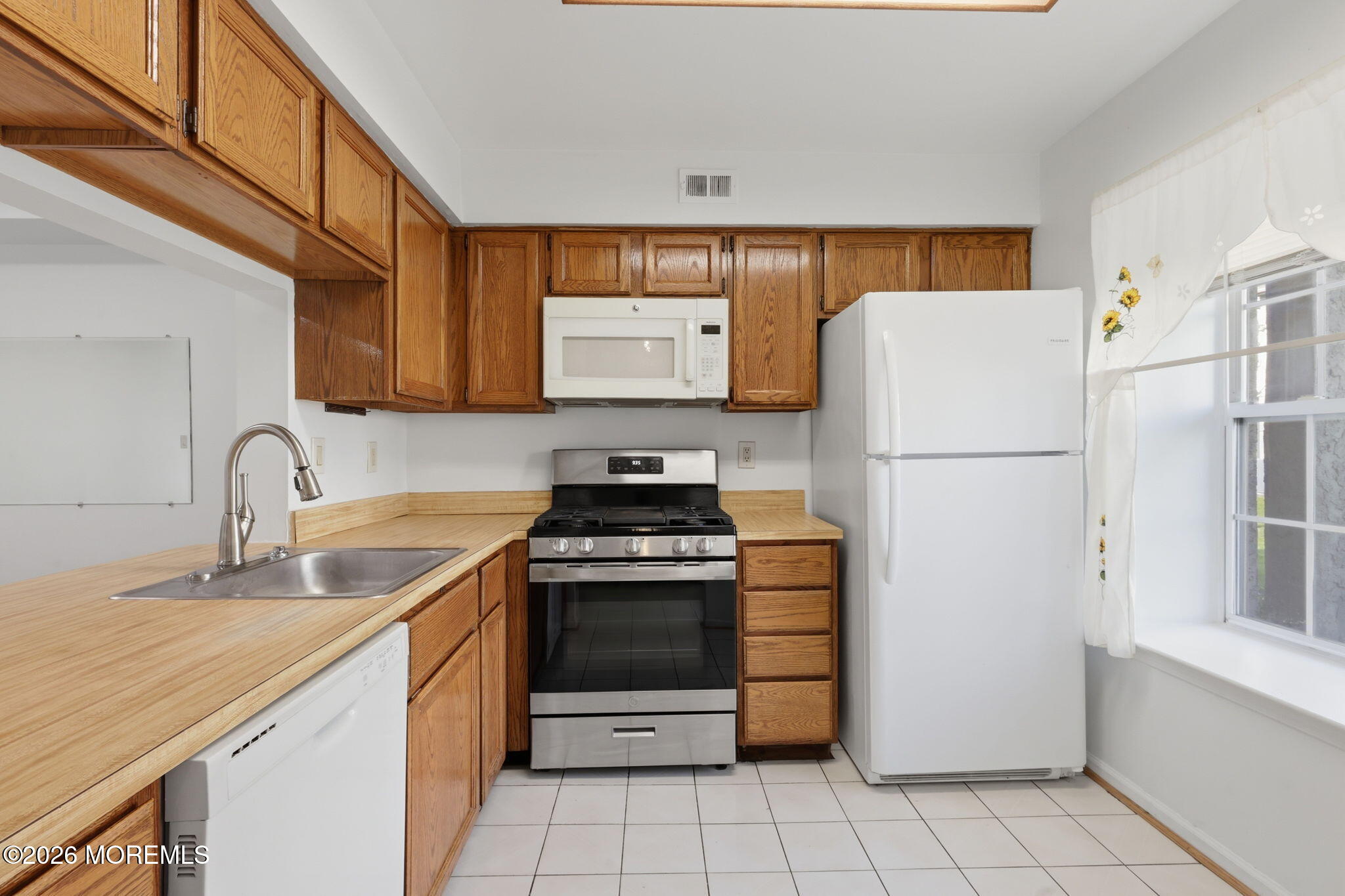 2704 Commons Drive East Brunswick NJ 08816