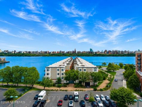 324 Promenade Edgewater NJ 07020