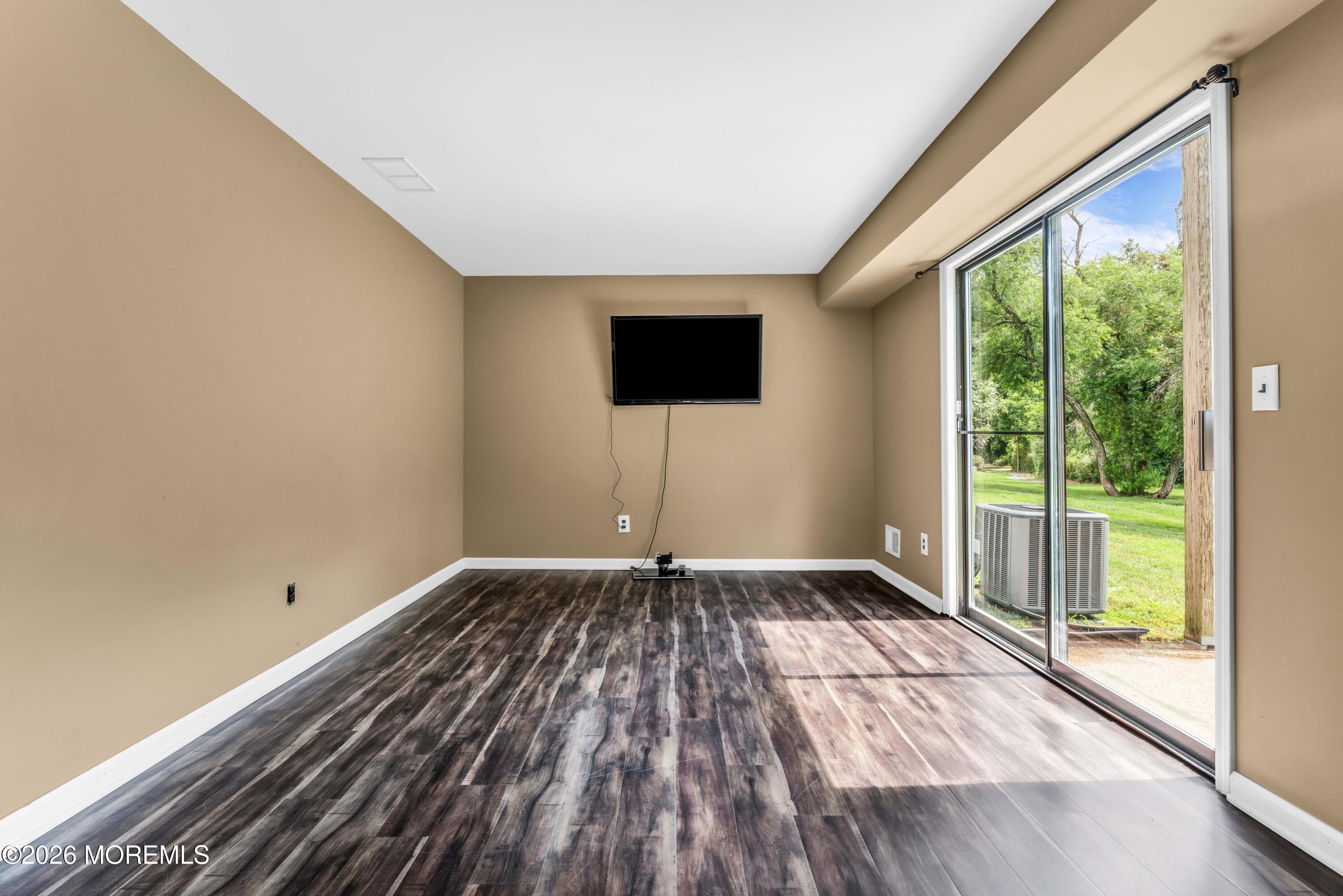 206 Bent Trail Toms River NJ 08753