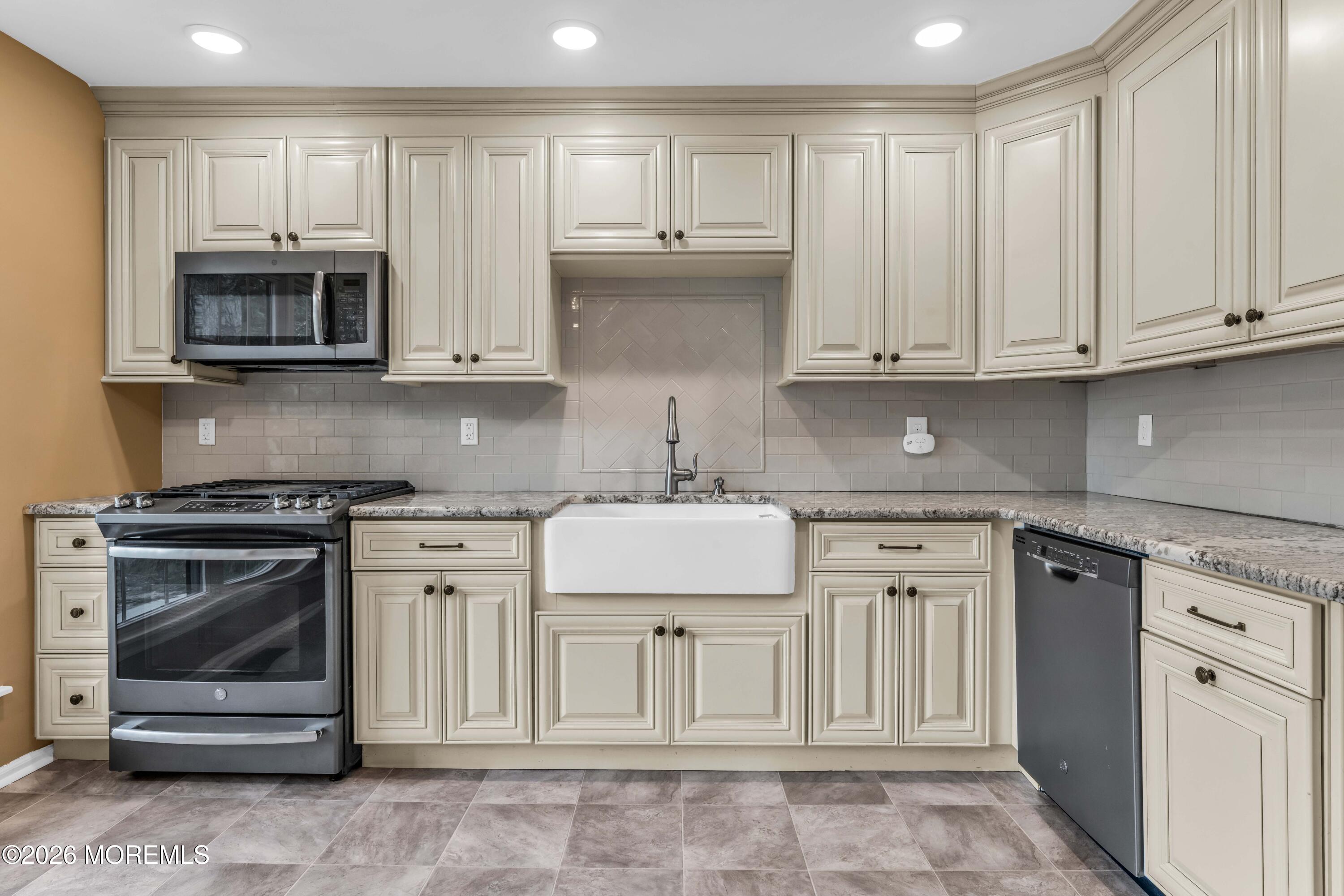 206 Bent Trail Toms River NJ 08753