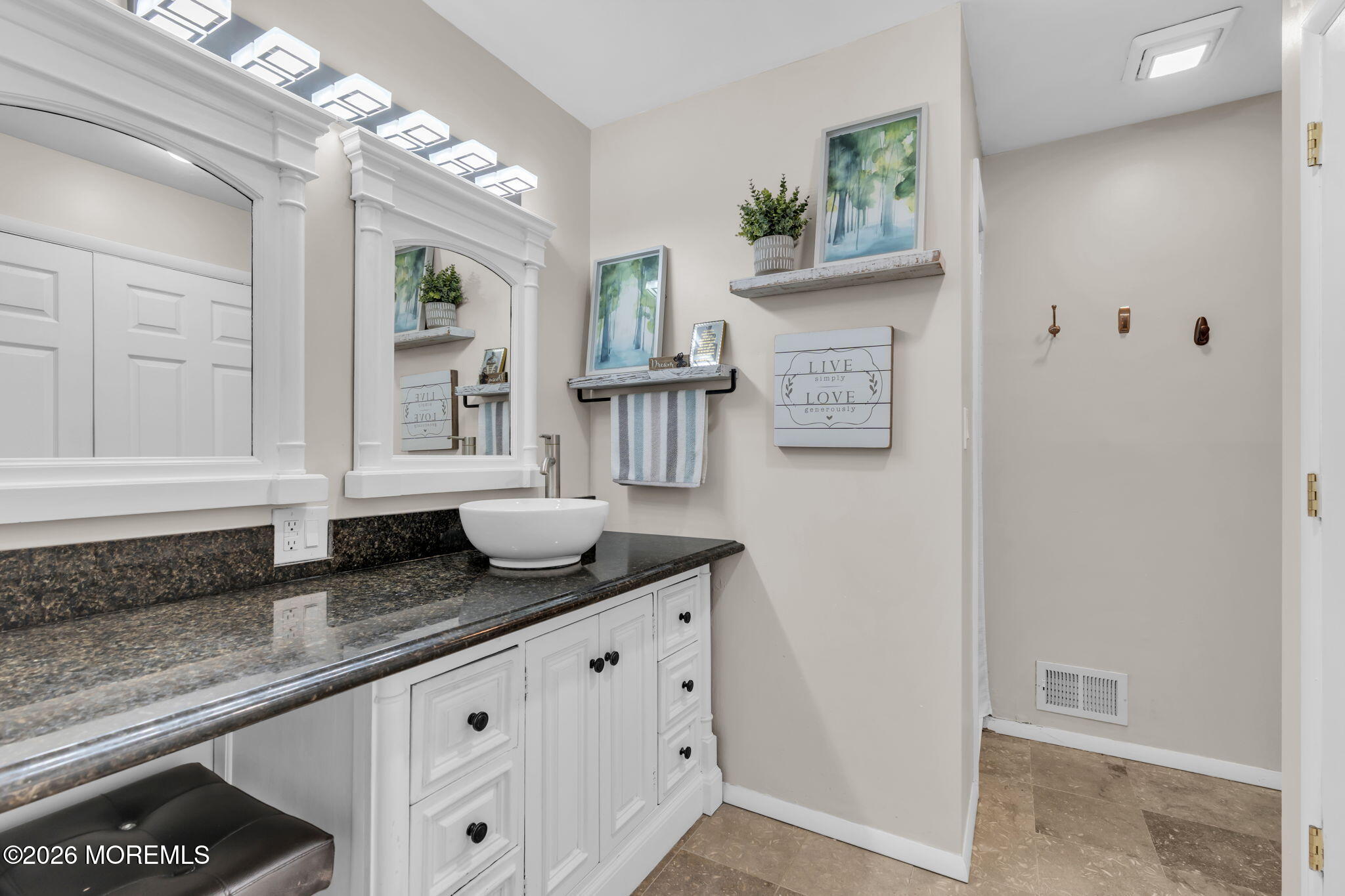 20 Oxford Lane Middletown NJ 07748