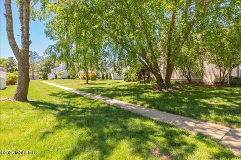 13 Elizabeth Court Tinton Falls NJ 07724