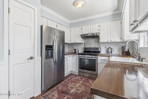 10 Peachtree Lane Jamesburg NJ 08831