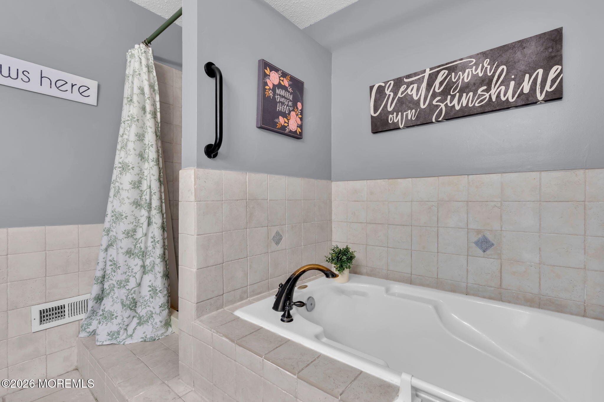17 Richmond Court Tinton Falls NJ 07712