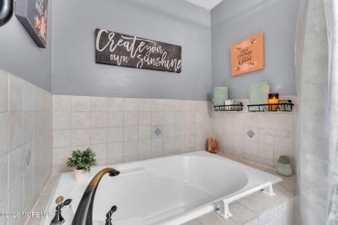 17 Richmond Court Tinton Falls NJ 07712