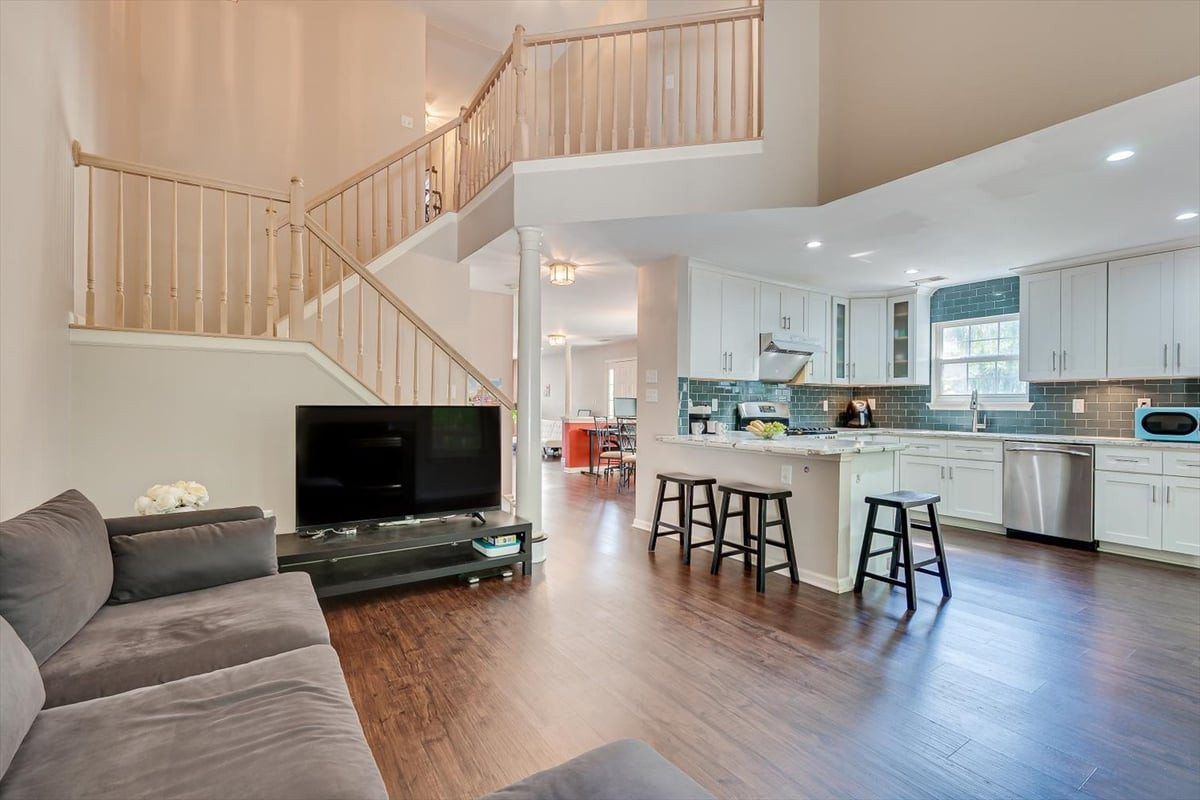 26 Alpine Road Holmdel NJ 07733