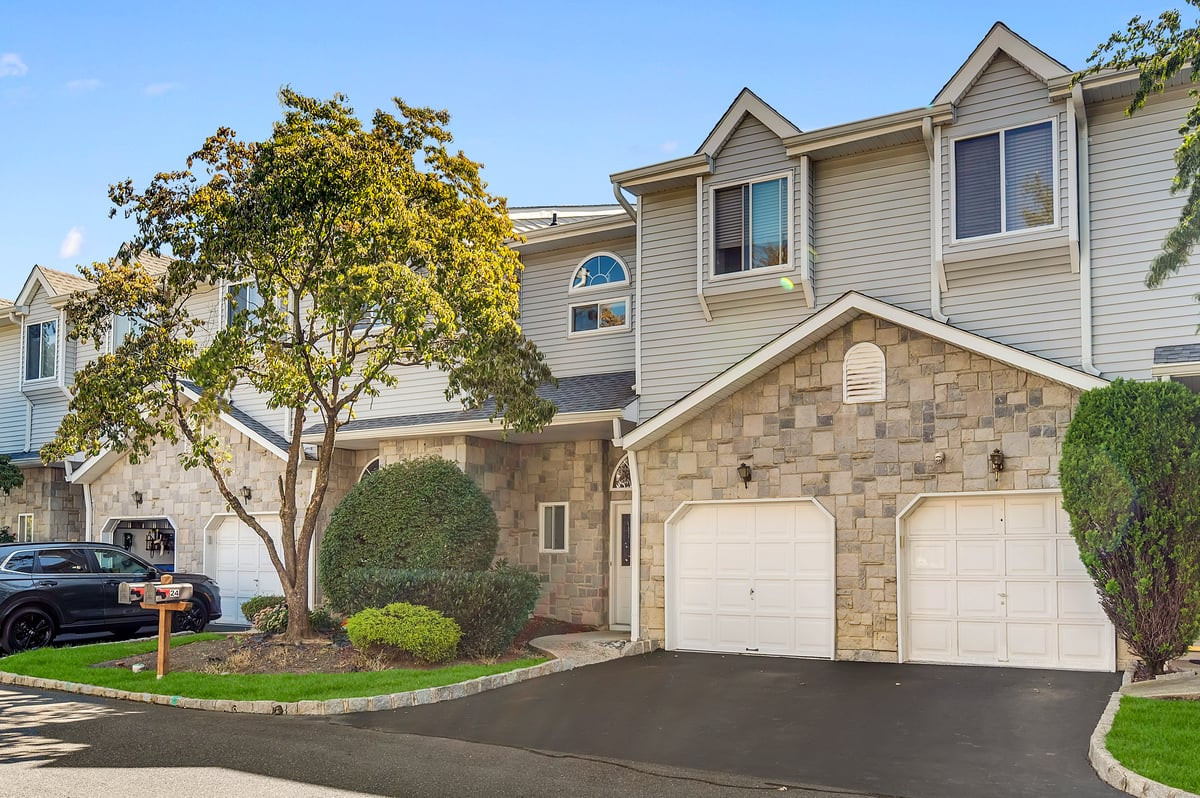 24 Catherine Court Laurence Harbor NJ 08879
