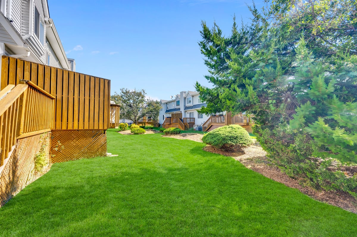24 Catherine Court Laurence Harbor NJ 08879