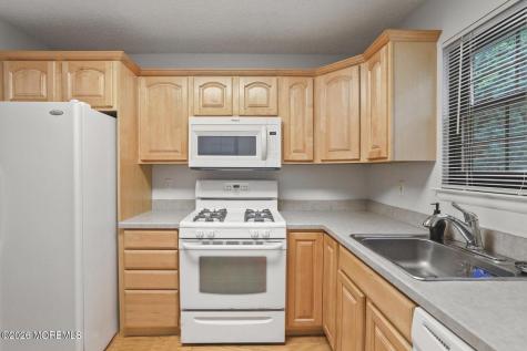 201 Larkspur Lane Jackson NJ 08527
