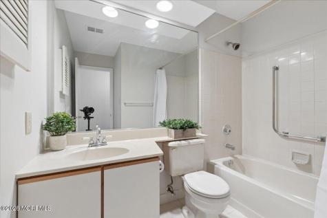 437 Hampton Court Manalapan NJ 07726