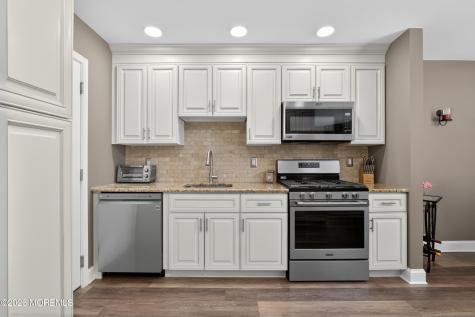 20 Oak Lane Eatontown NJ 07724