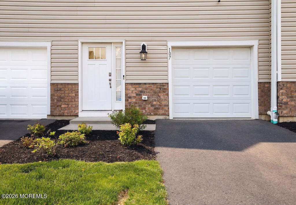 107 Melanie Way Manahawkin NJ 08050