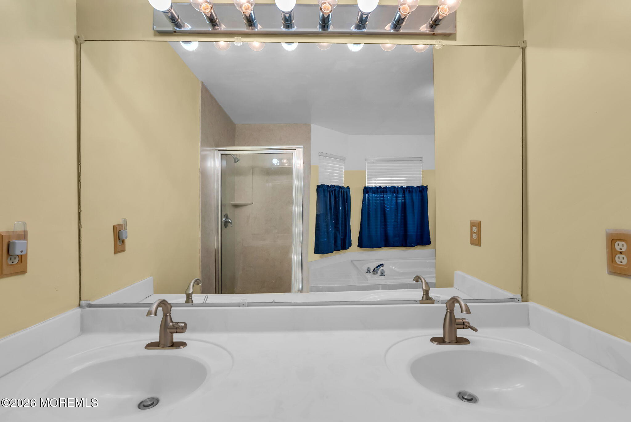 8 Shire Place Tinton Falls NJ 07753