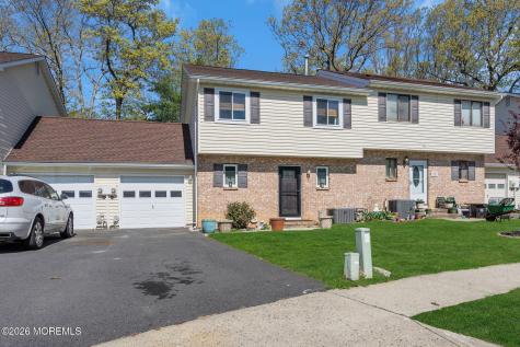 11 Patricia Court Howell NJ 07731
