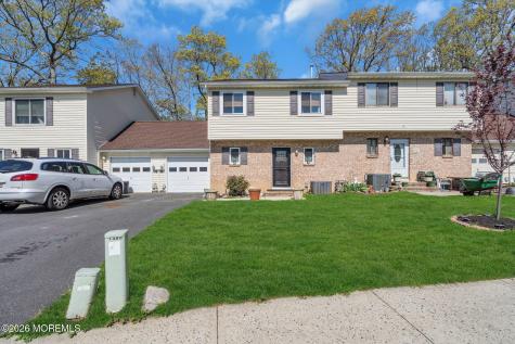 11 Patricia Court Howell NJ 07731