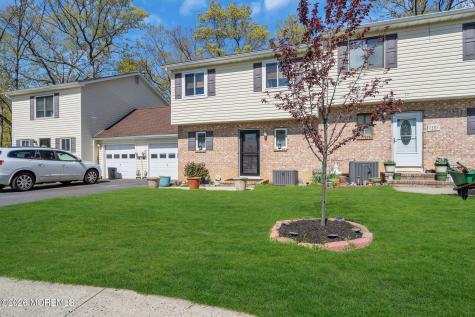11 Patricia Court Howell NJ 07731