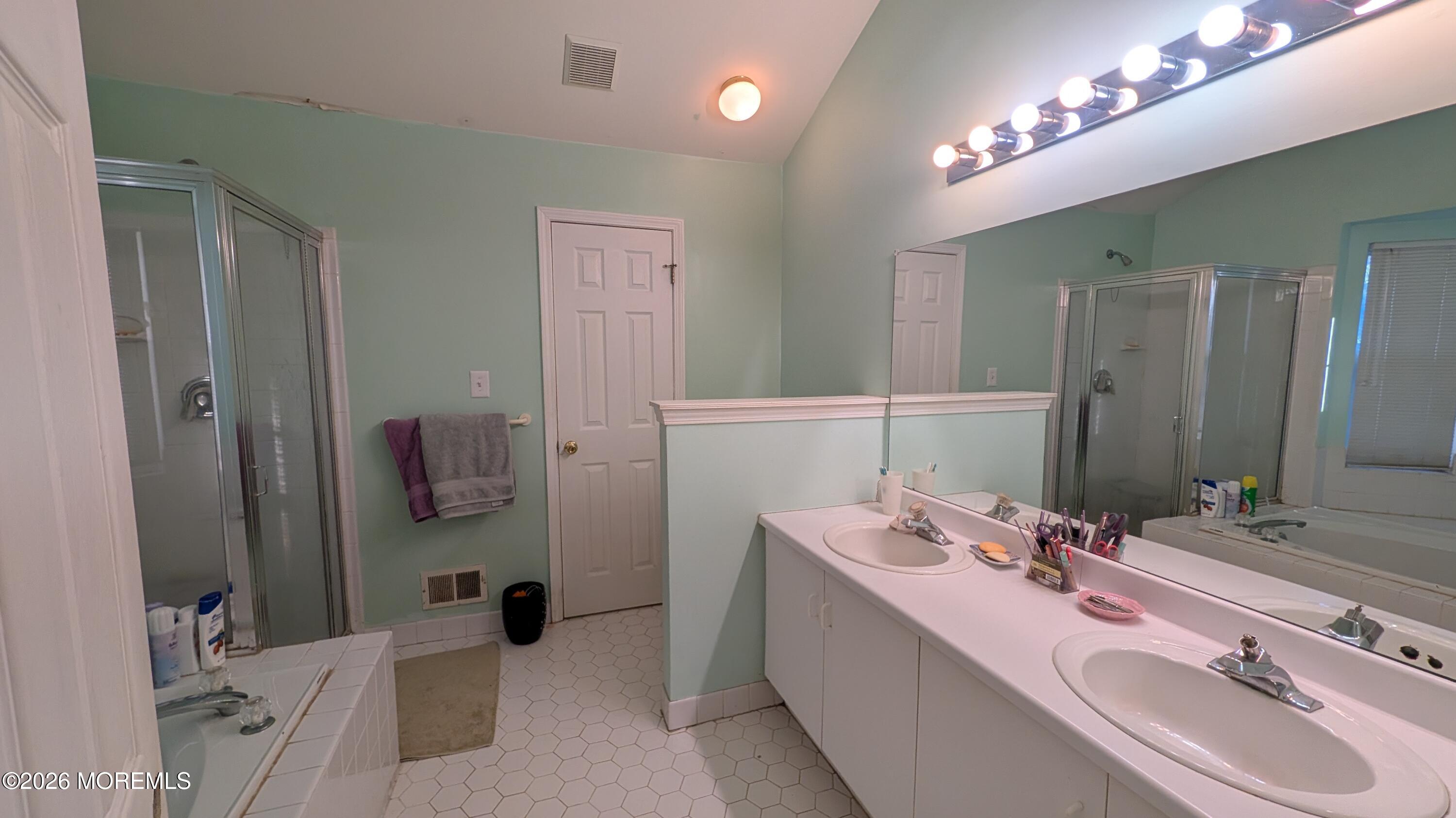10 Beacon Court Holmdel NJ 07733