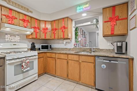 283 Gloucester Court Aberdeen NJ 07747