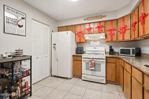 283 Gloucester Court Aberdeen NJ 07747
