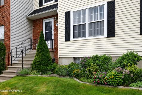 20 Karwatt Court Sayreville NJ 08872