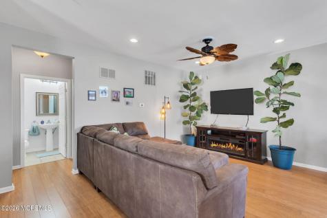 126 Melanie Way Manahawkin NJ 08050