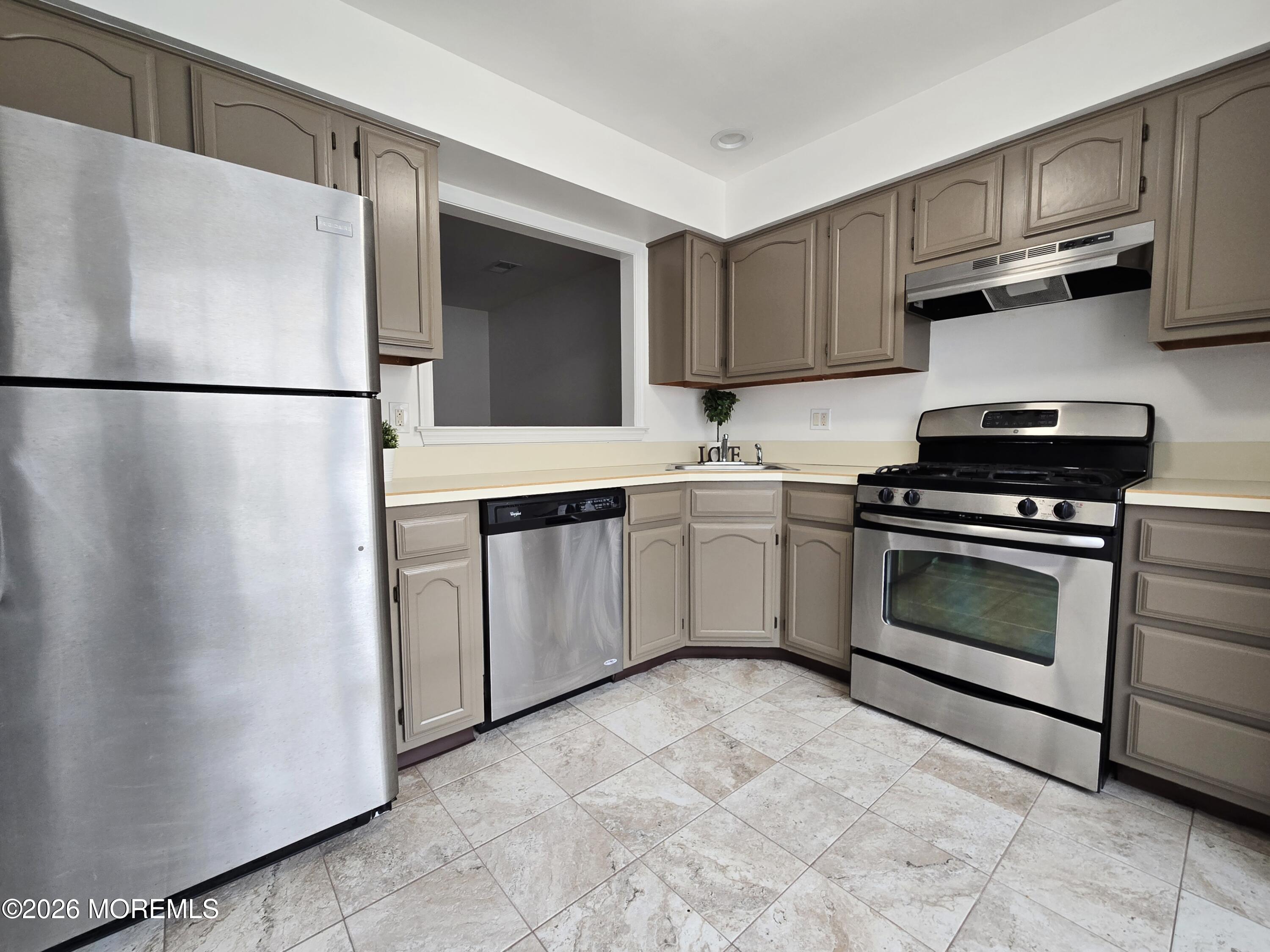 407 Hampton Court Manalapan NJ 07726