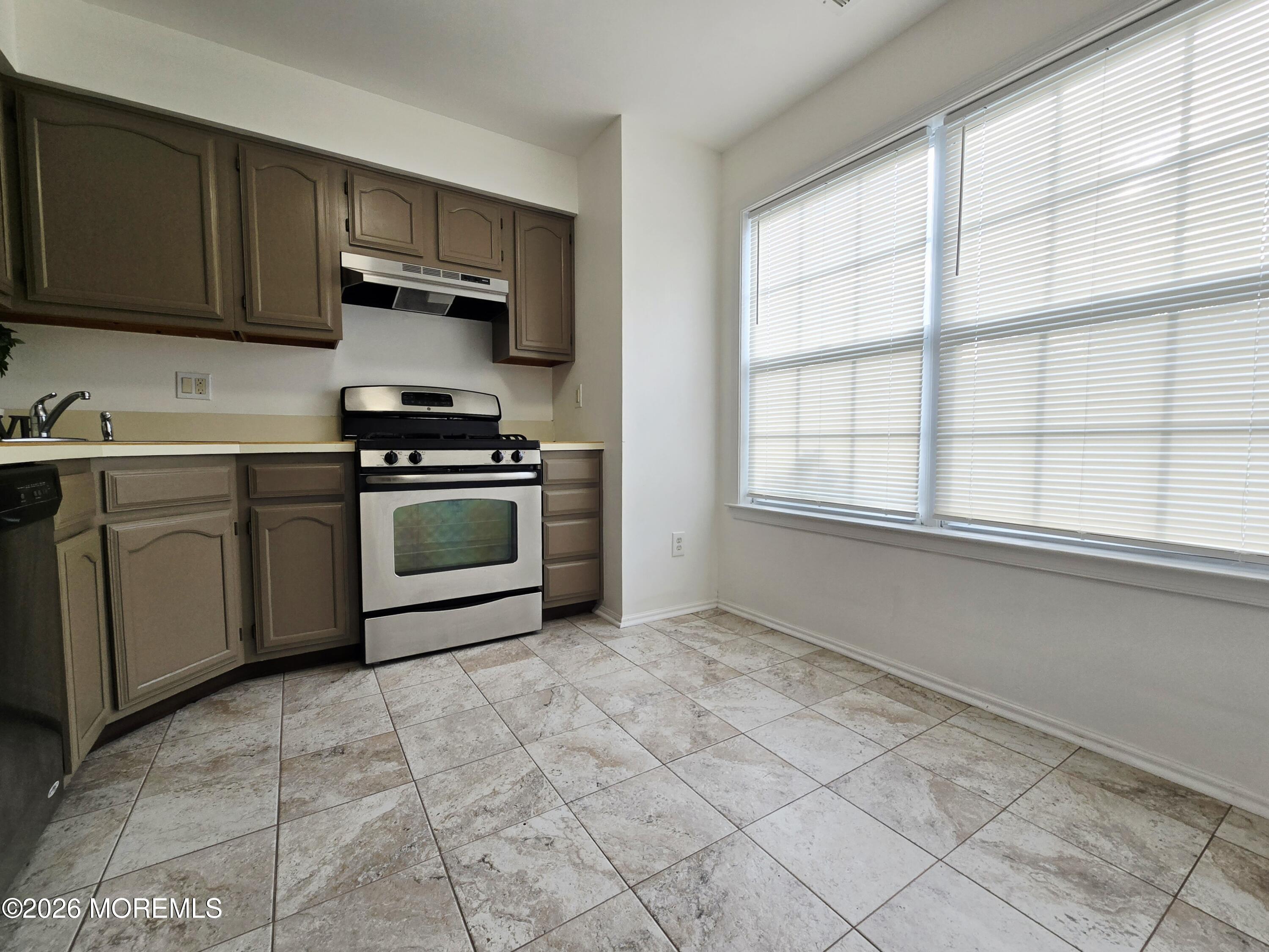 407 Hampton Court Manalapan NJ 07726