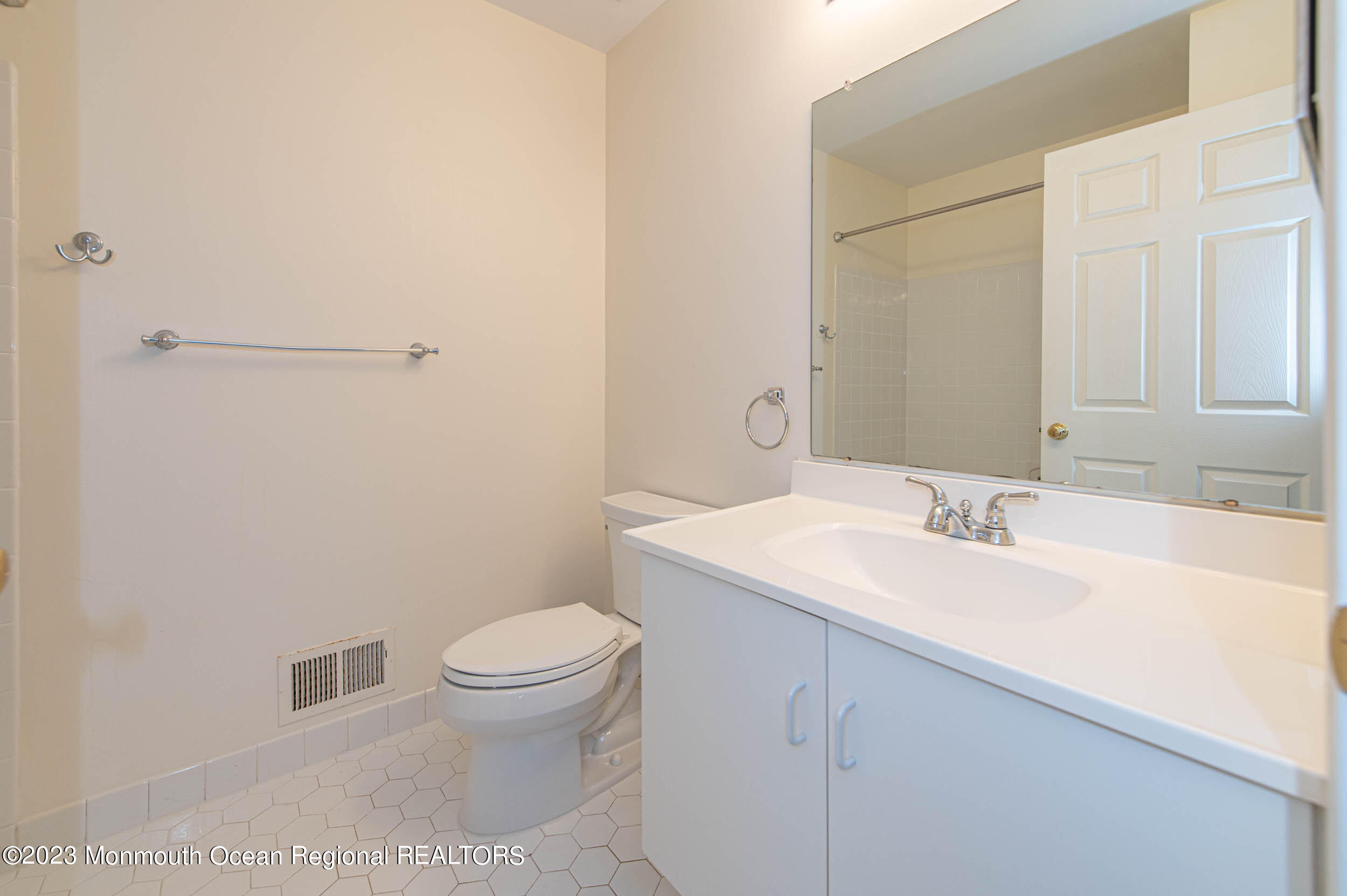 28 Picket Place Freehold NJ 07728