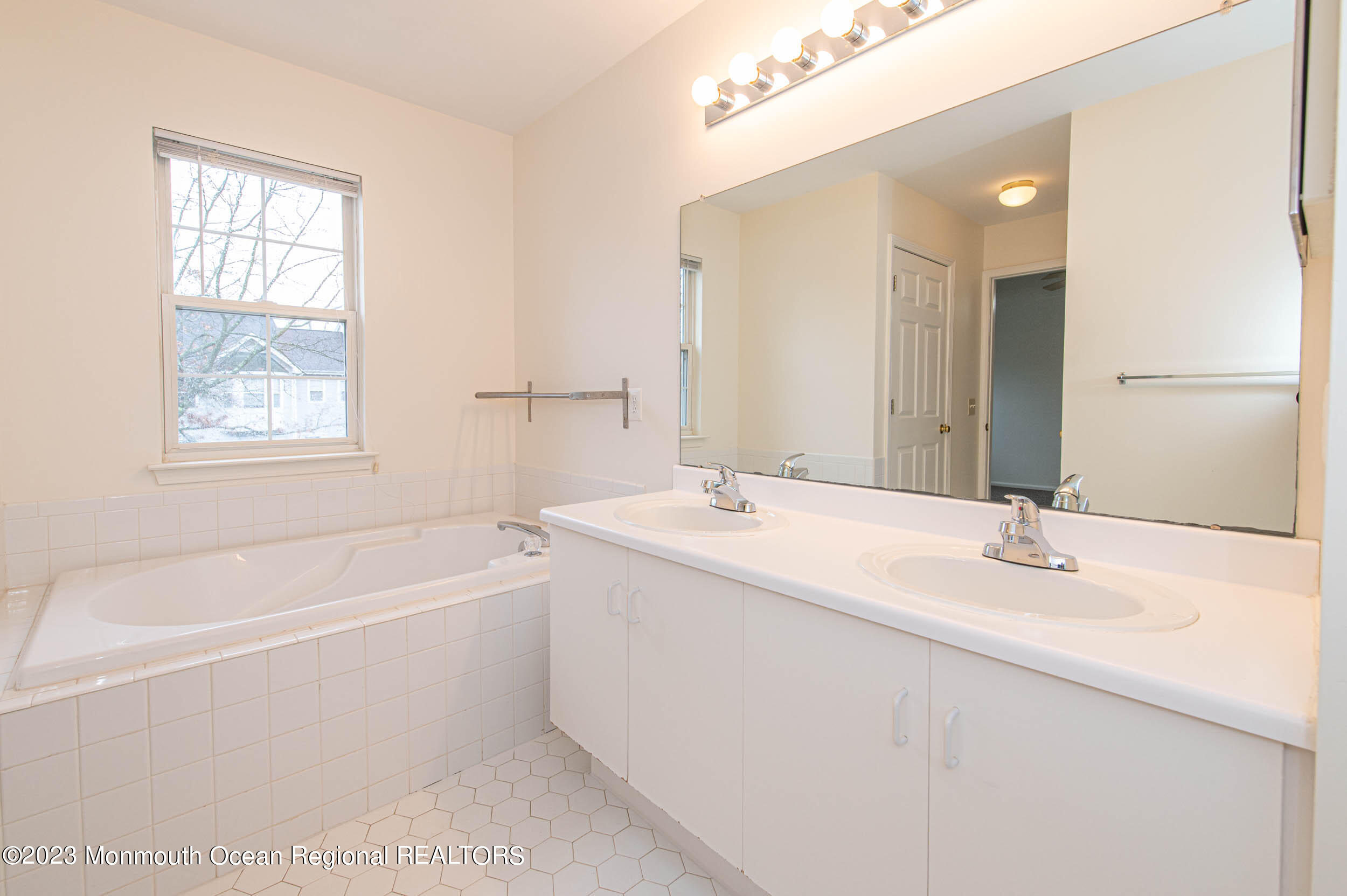 28 Picket Place Freehold NJ 07728