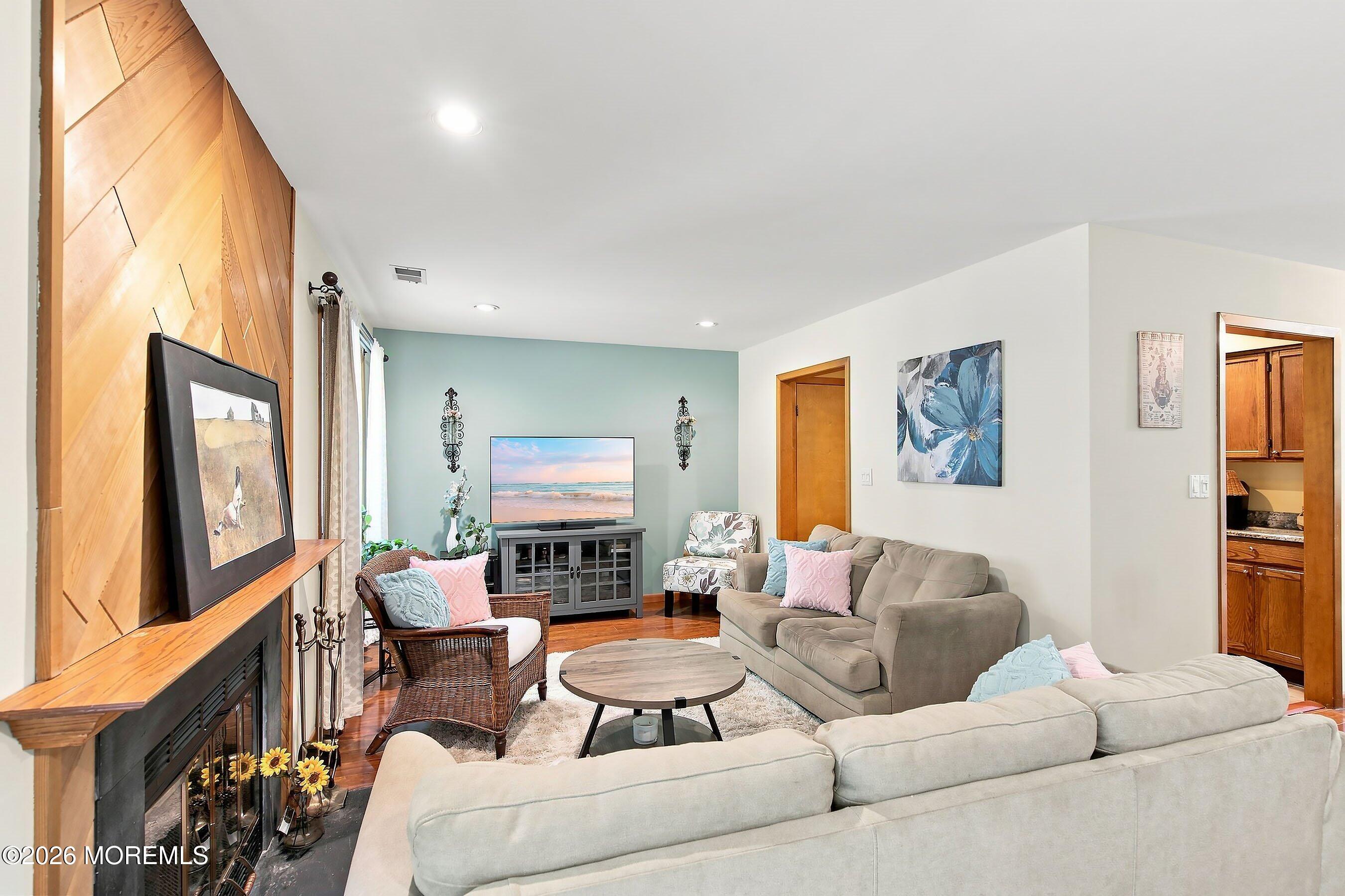 82 Wigwam Lane Tinton Falls NJ 07724