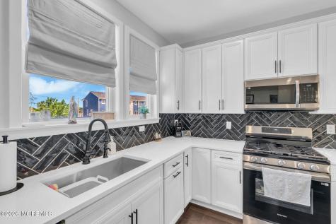 12 Raritan Cove Keyport NJ 07735
