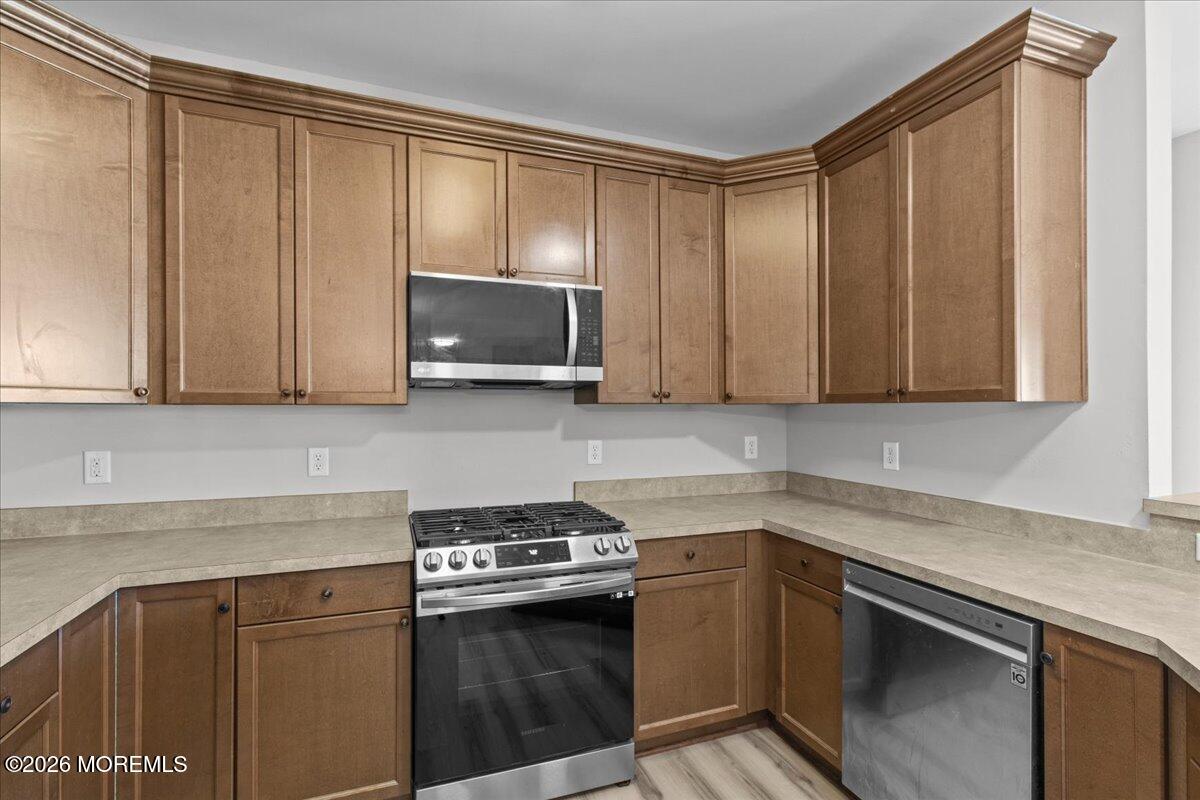 136 Mill Pond Way Eatontown NJ 07724