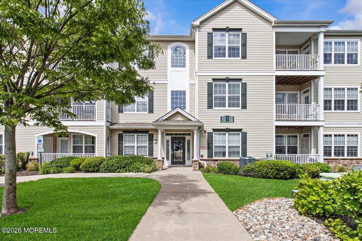 136 Mill Pond Way Eatontown NJ 07724