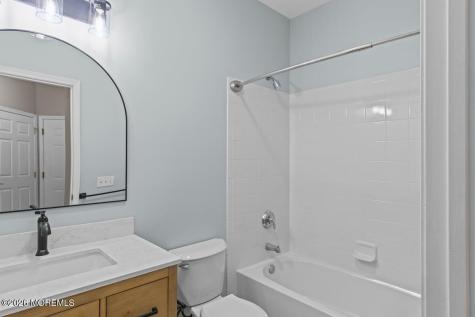 136 Mill Pond Way Eatontown NJ 07724
