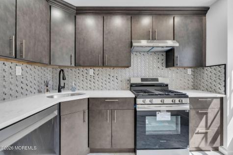 53 Heritage Lane Fords NJ 08863