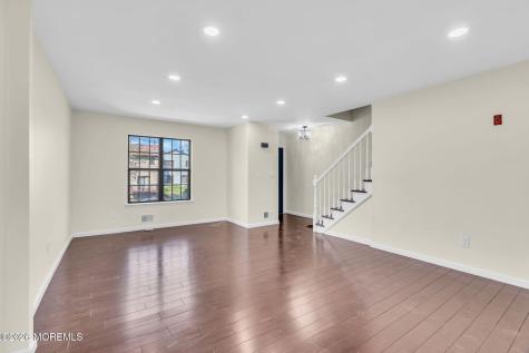 53 Heritage Lane Fords NJ 08863