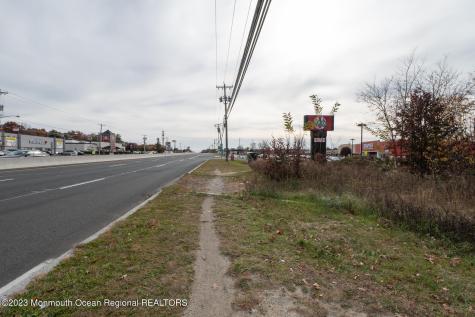 9 Us 9 Howell NJ 07728